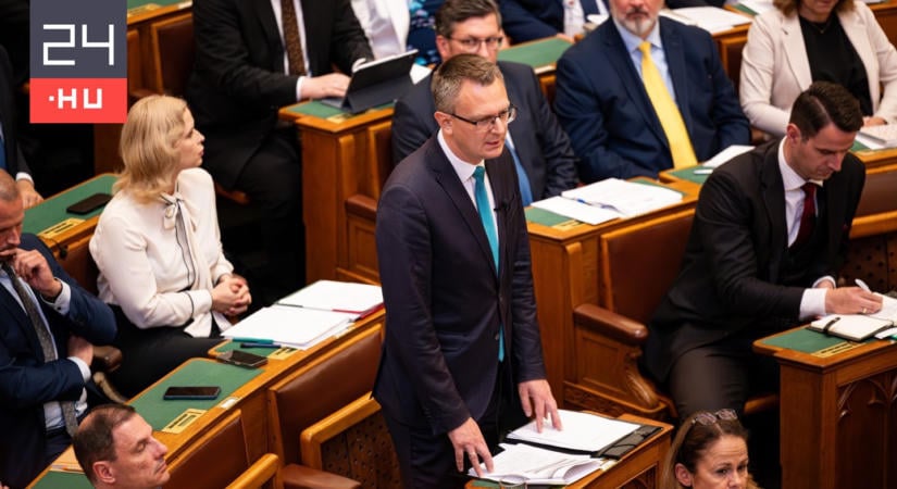 Rétvári a gáztározókra mutogat, és azt állítja, a kormány egyik energiaválságból a másikba bukdácsol