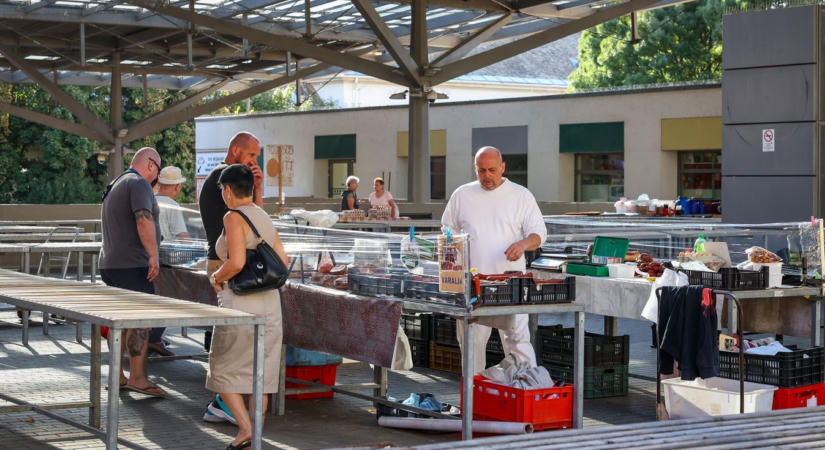 Színes forgatag a szekszárdi piacon – így alakultak az őszi árak!