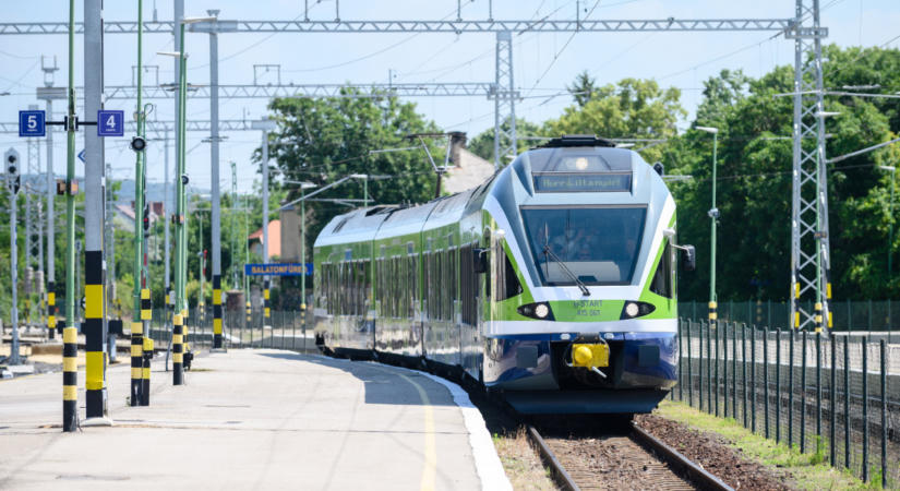Vitézy Dávid: már próbálgatják a GYSEV új motorvonatait, ezt még Lázár János sem tudta megakadályozni – videó