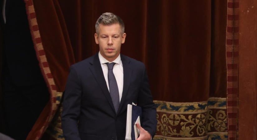 Késő este rendkívüli és azonnali közlést tett Magyar Péter. Az éjszakában ezerszámra jöttek a reagálások