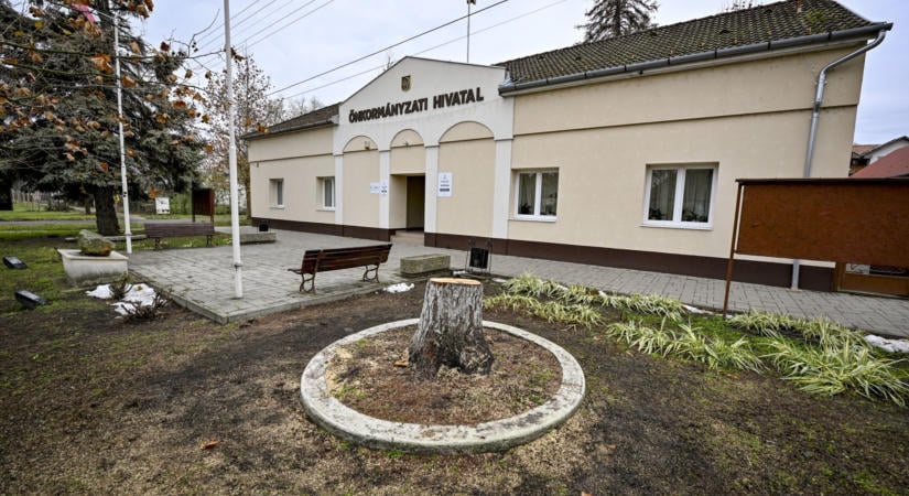 Ismét feloszlatta magát a tetétleni képviselő-testület