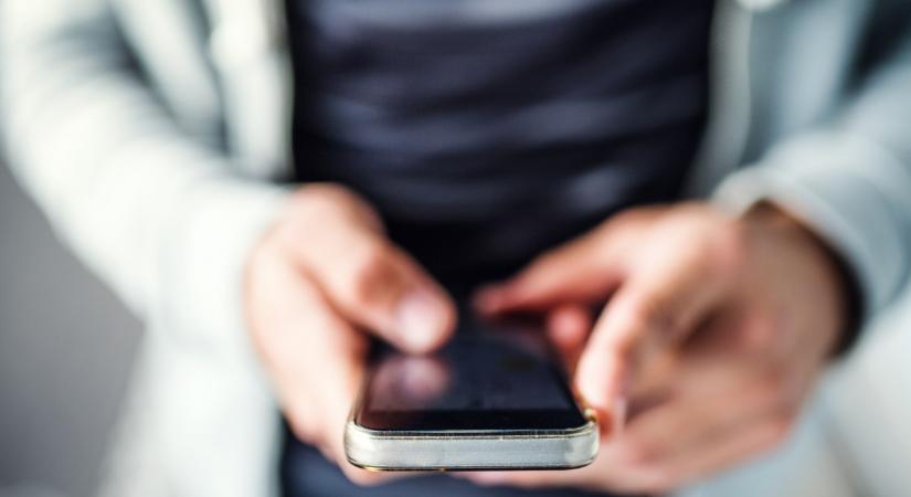 Egyre több magyar mond nemet a telefonálásra: lassan már értelme sem lesz fenntartani a hálózatot?