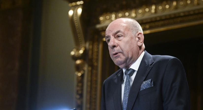 Sulyok Tamás aláírta a 17. alaptörvény-módosítást, így megbízatása megszűnik