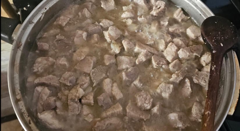 „Vizet injekcióznak a húsba” – ezt állították a fotó alatt, megnéztük, mi igaz belőle