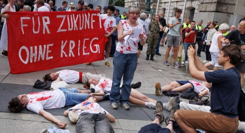 Háborúra készül Európa? A németek már azt is számon tartanák, ki utazik külföldre