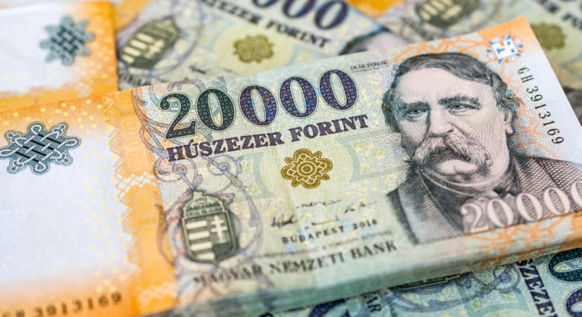 Komoly gyengüléssel indít a forint