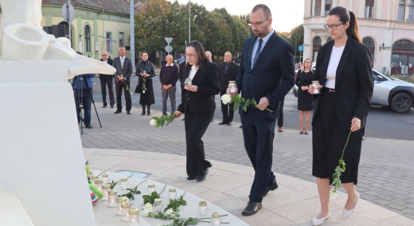 177 év sem halványította el az emléküket, Makón is az aradi vértanúkra emlékeztek – galériával