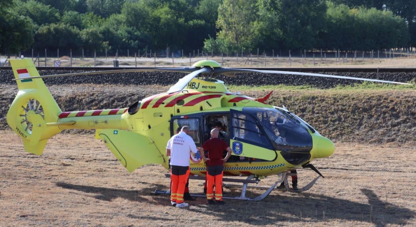 Mentőhelikopter vitte el a Mélykúton autó alá szorult szerelőt
