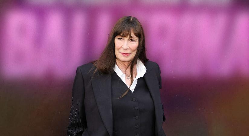 Egész életében azért küzdött, hogy ne másokhoz mérjék – ma 75 éves Anjelica Houston