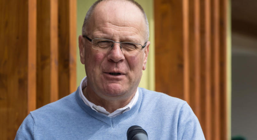 Navracsics Tibor arra figyelmeztet, hogy veszélyben vannak a polgármesterek