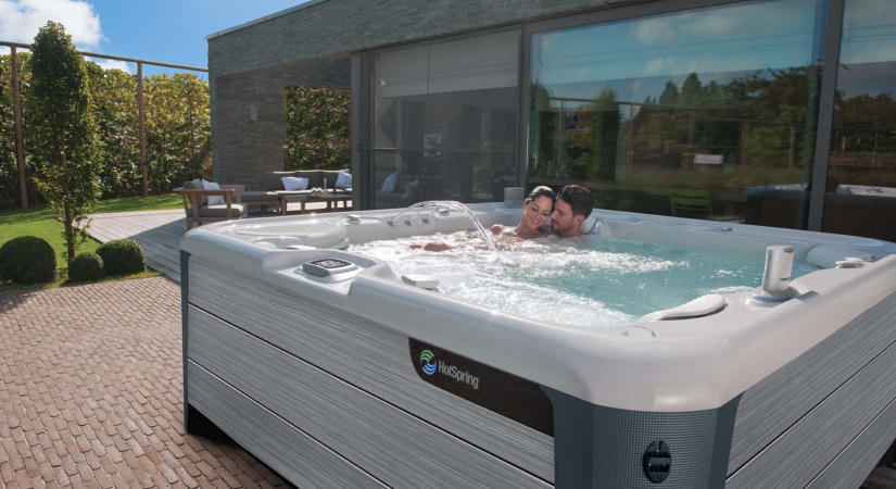 HotSpring vagy Caldera jakuzzi: mitől lesz otthon is prémium a masszázsmedence