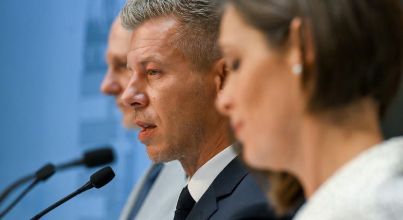 Akár már hétfőn kattanhat a bilincs Hankó Balázs és Seszták Miklós csuklóján
