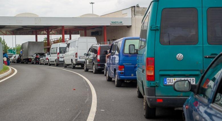 Sokan indultak vissza külföldre dolgozni, megnégyszereződött az utasforgalom a nagylaki határátkelőnél