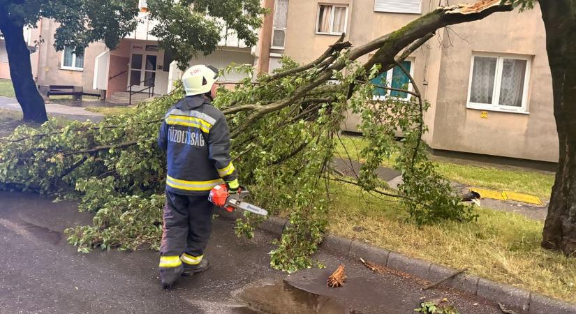 Tizenhétszer avatkoztak be a hivatásos tűzoltók a vihar miatt