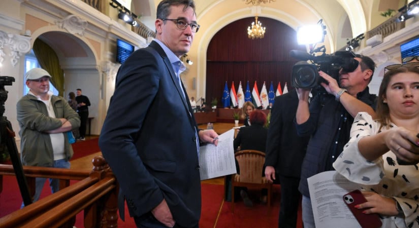 Felgyűltek ügyek, több demonstráció vezette fel a fővárosi közgyűlés ülését