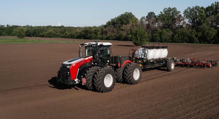 Saját automata váltóval mutatkozott be az orosz nagytraktor