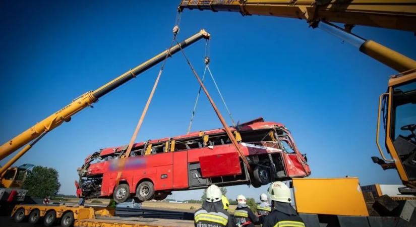 Lengyelország különgépet küld az M3-ason történt tragédia miatt