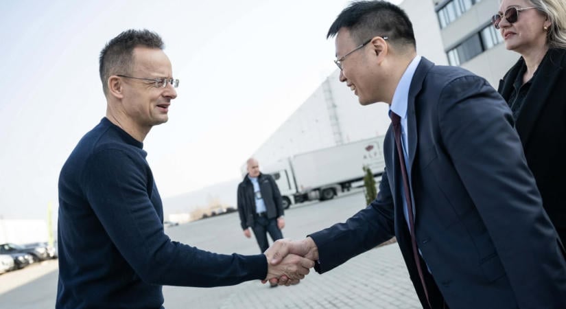 Ezt mondta a 70 milliárdos BYD-beruházásról Szijjártó a nemzetbiztonsági meghallgatása előtt