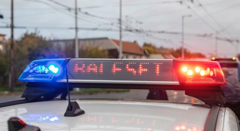Szörnyű baleset: teherautóval ütközött, majd árokba csapódott egy autó Debrecenben!