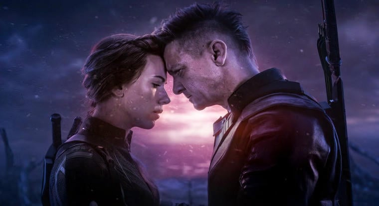 A Bosszúállók: Végjáték írója inkább Sólyomszemet ölte volna meg a Fekete Özvegy helyett, de a Marvel női alkalmazottjai nem hagyták