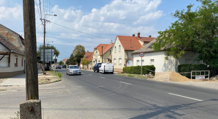 Súlyos balesetek után lép a város – új gyalogátkelő épül Baján  fotók