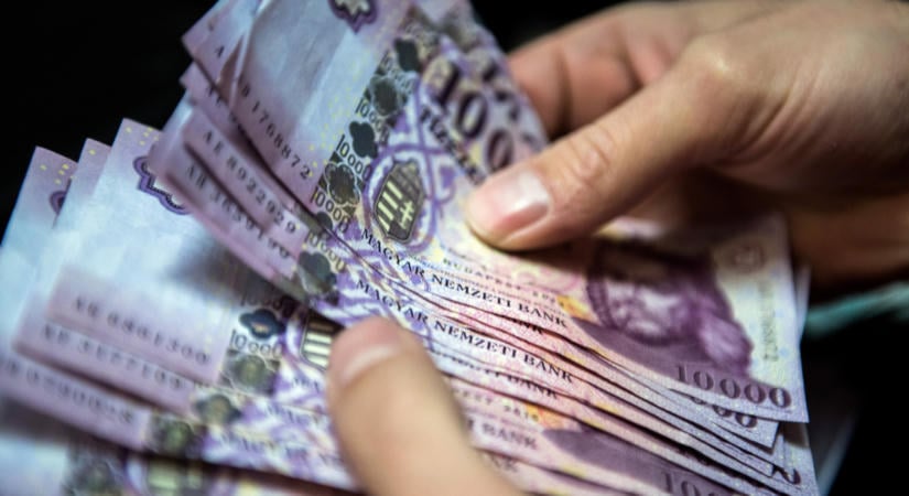 Nőttek a fizetések, de az állami szférában nagyot lassult a tempó