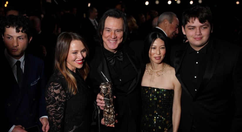Titokban megnősült Jim Carrey: 64 évesen harmadszor is kimondta a boldogító igent