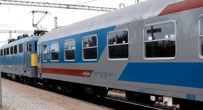 Abszurdisztán Expressz: félmillió forintos büntetés a MÁV-tól, ha a diákjaimmal nem szállunk le a vonatról a határon