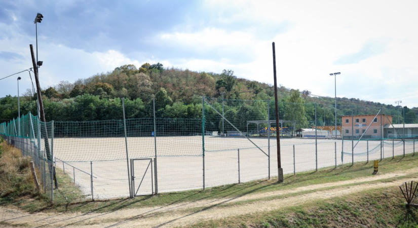 Feltúrták a focipályát – nagy munka folyik a kistelepülésen, ahol komoly terveket szőnek
