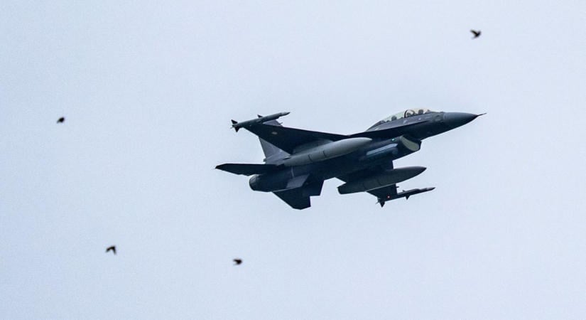 Súlyos baleset egy európai támaszponton: újabb F-16-os zuhant le, a pilóta épphogy csak megúszta – teljesen megsemmisült az amerikai vadászgép