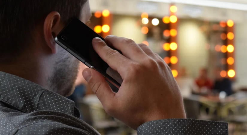 Angol mintára indult nálunk 25 éve a Telefontanú, évente 10 ezer hívást kapnak