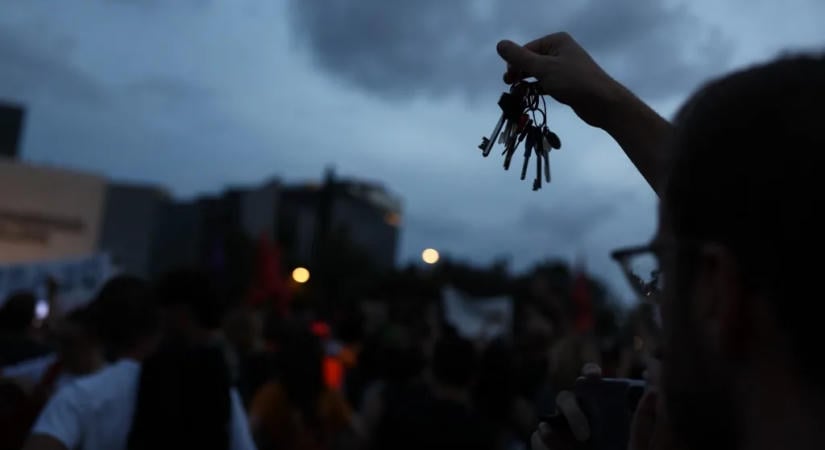 Egymásra mutogatnak a spanyol politikusok egy kilakoltatott idős asszony halála után