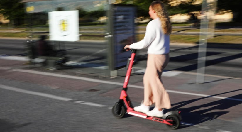 Bizonyos kor alatt megtiltanák az elektromos rollerek használatát Vitézy Dávidék