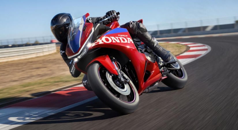 Belépő négyhengeres superbike-ot dob piacra a Honda