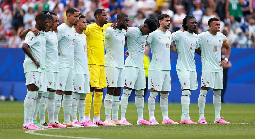 Gyászszünettel kezdődik a francia–spanyol elődöntő a foci-vb-n: ez az oka