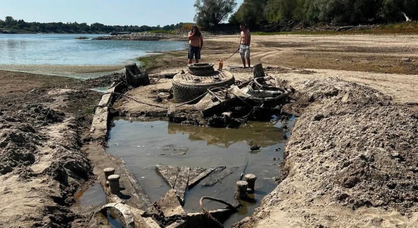 Szovjetek miatt elsüllyesztett hajót találtak Bajánál az apadó Dunában