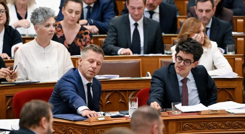 Magyar Péter felszólal, két új fideszes képviselő esküt tesz, aztán jön a sűreje – mozgalmas napok jönnek a parlamentben