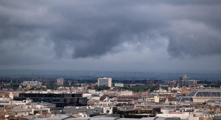 Több vármegyére kiadták a figyelmeztetést, visszatérnek a viharok