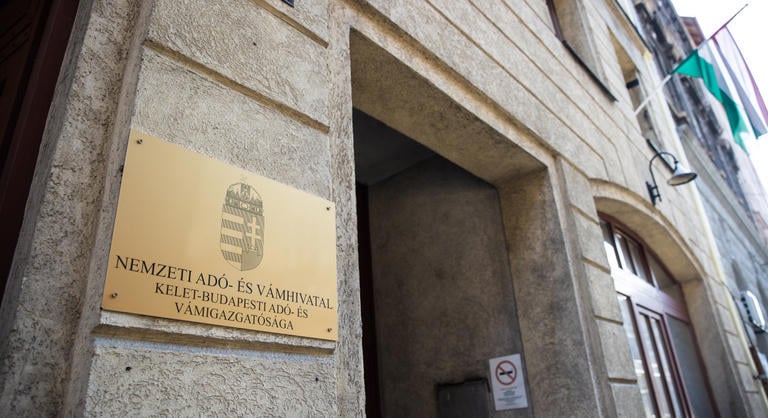 Meglepő utasítással indulnak ellenőrizni a NAV revizorai, vállalkozók tízezreit érinti az új rend