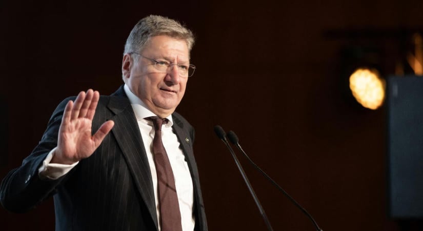 Parragh Lászlót kirakták az Eximbankból