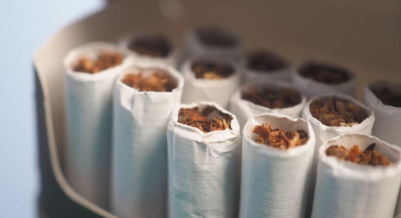 Horror a magyar határ mellett: óriási illegális cigarettagyárat találtak, több tucat paraguayi dolgozott embertelen körülmények között – Magyarország is bekapcsolódott a nyomozásba