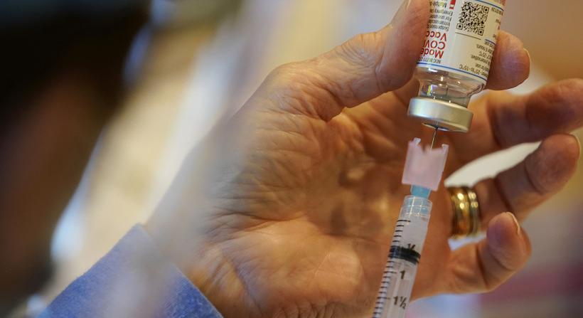 Több mint 180 ezer adag Moderna-vakcina szavatossága lejárt