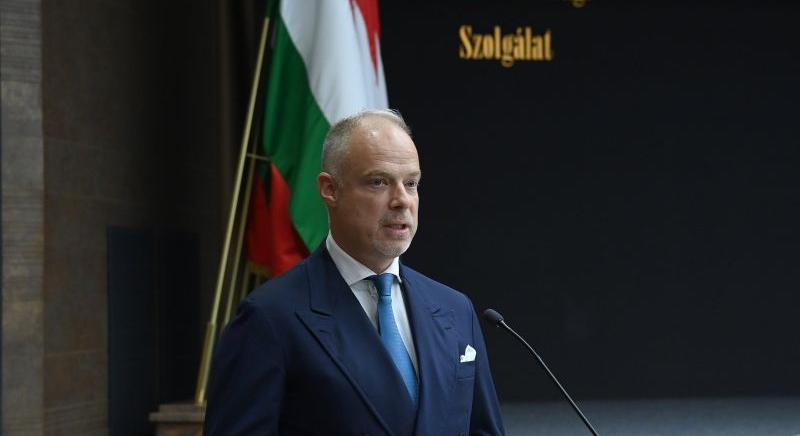 Szalay-Bobrovniczky: Magyarország nem adja át lőszerkészletét Ukrajnának