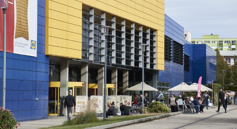 Eszkalálódik az IKEA-sztrájk, csütörtök délután 3-ig folytatódik a munkabeszüntetés