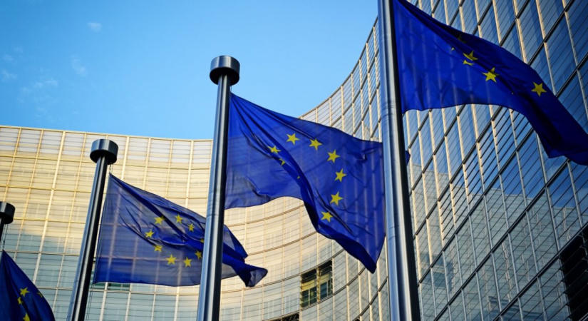 Betelt a pohár az Európai Uniónál az MI kapcsán, szigorú szabályok jönnek