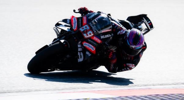 Acosta eldobta, Martin legyőzte Marquezt a sprinten