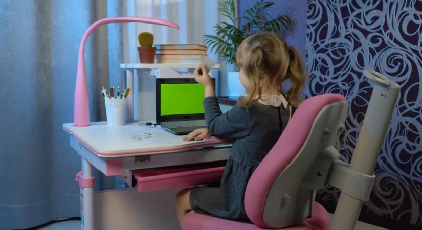 Elindult a notebook-újraosztás: így igényelhetik a diákok az eszközöket