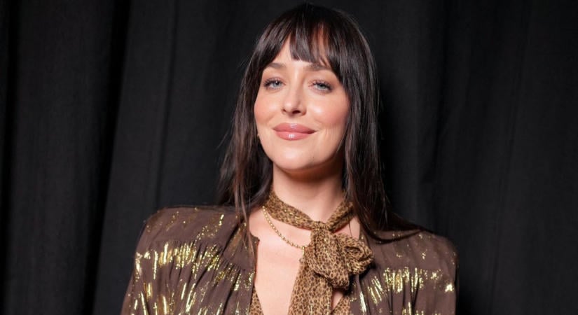 Dakota Johnson miatt aggódik a családja: szüleinek egyáltalán nem tetszik a színésznő új pasija