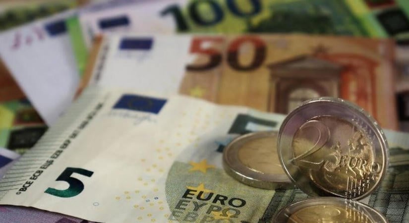 Ennyibe került péntek estére egy euró