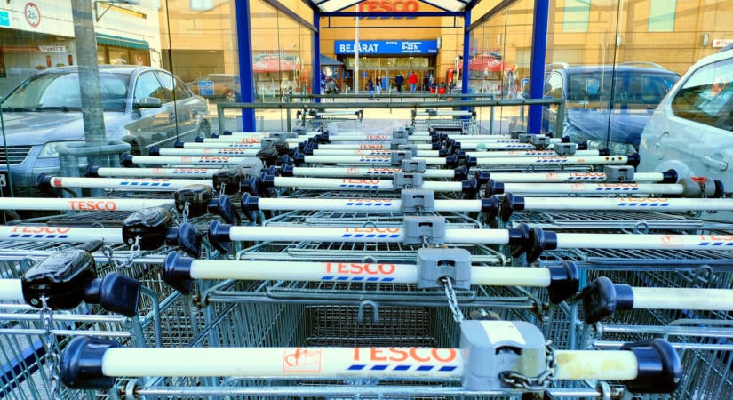 16 ezer dolgozó kapott elégtételt a brit Tescóval szembeni perben